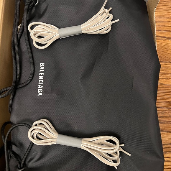 Balenciaga Track Sneakers Faded Beige - Picture 3 of 14